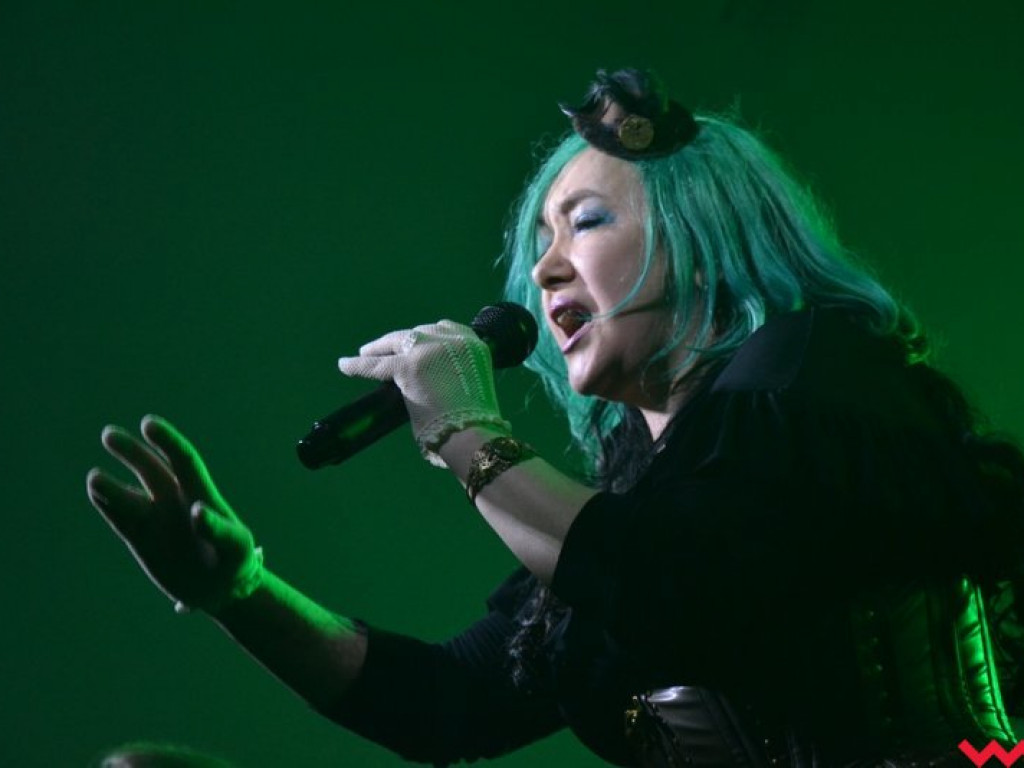 Licealna aula zadrżała w posadach na koncercie Closterkellera