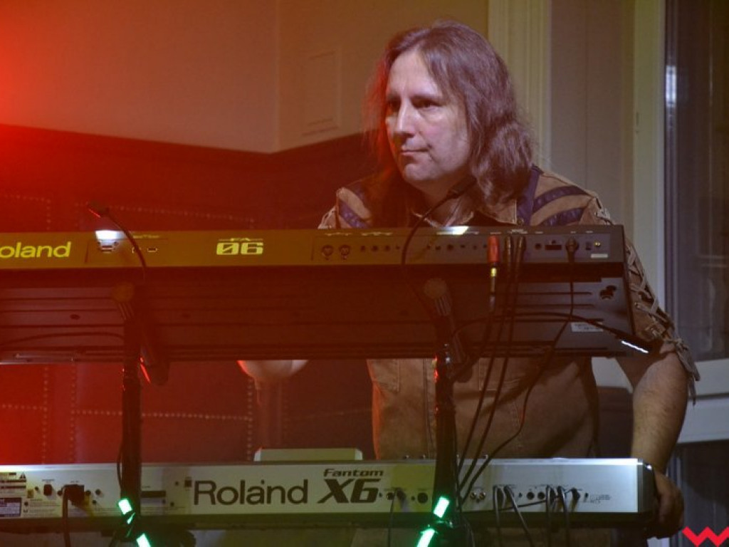 Licealna aula zadrżała w posadach na koncercie Closterkellera