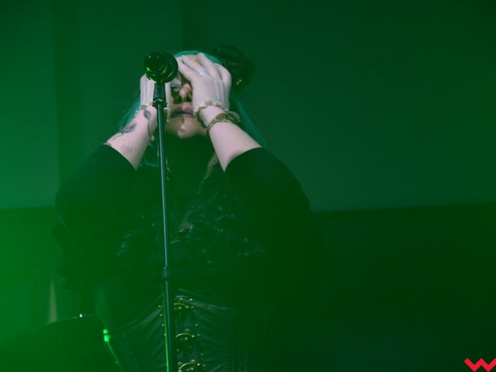 Licealna aula zadrżała w posadach na koncercie Closterkellera