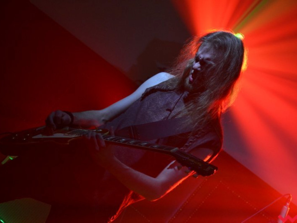 Licealna aula zadrżała w posadach na koncercie Closterkellera