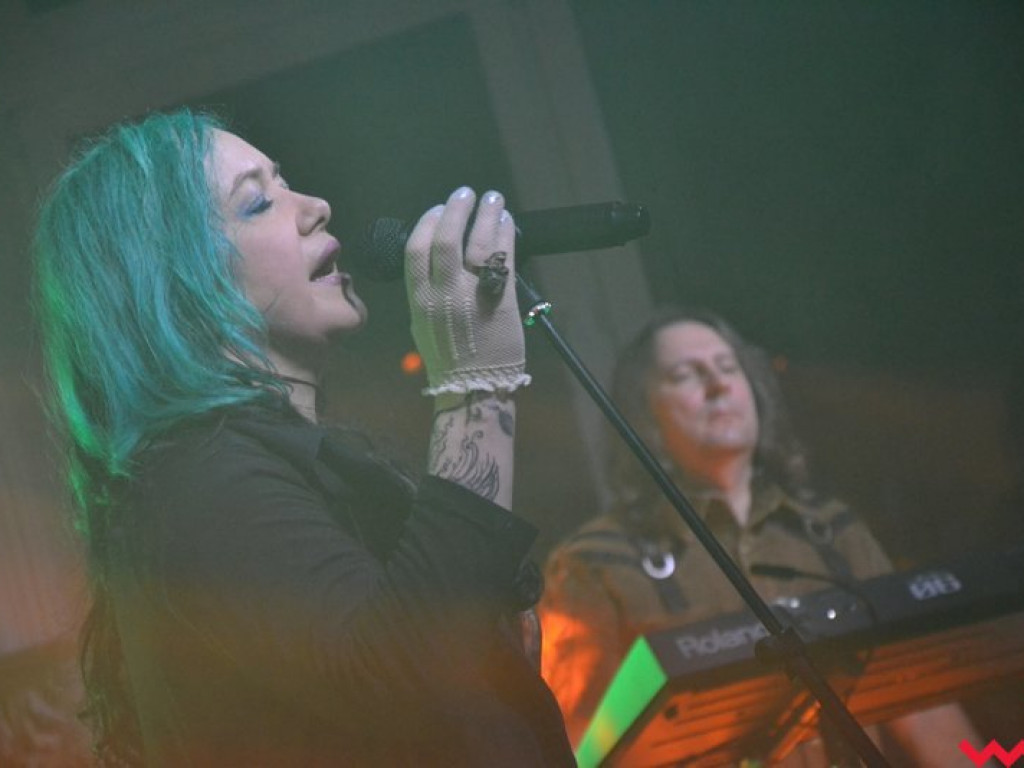 Licealna aula zadrżała w posadach na koncercie Closterkellera