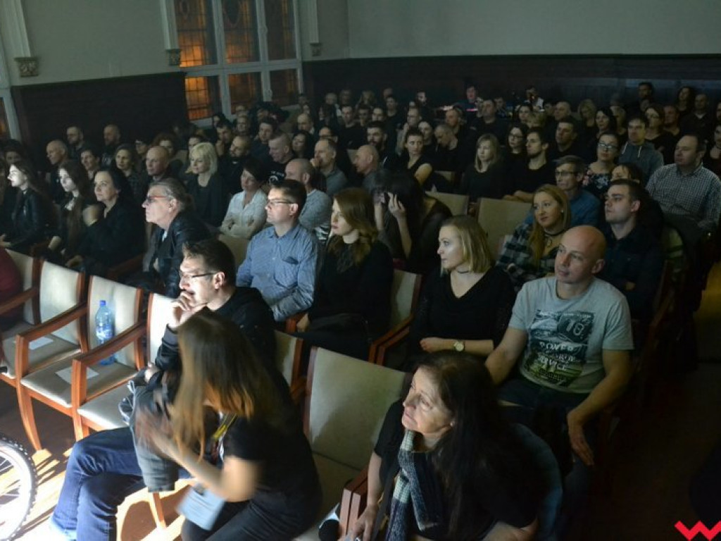 Licealna aula zadrżała w posadach na koncercie Closterkellera