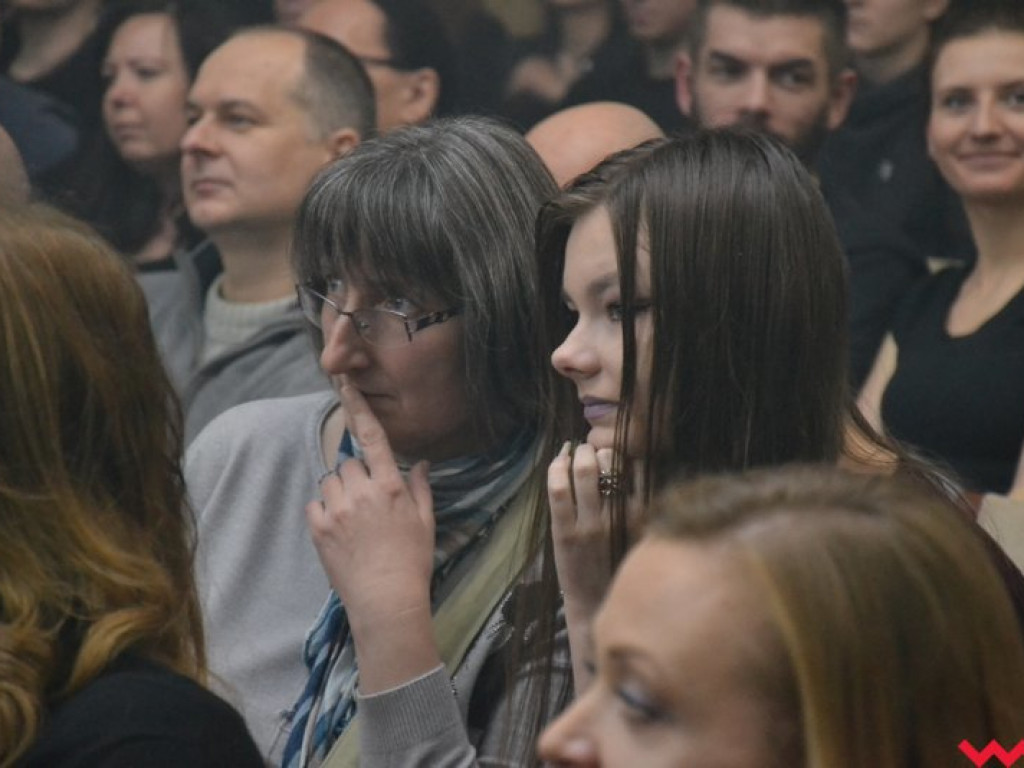 Licealna aula zadrżała w posadach na koncercie Closterkellera