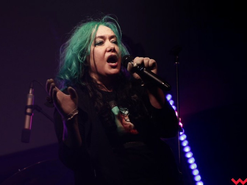 Licealna aula zadrżała w posadach na koncercie Closterkellera