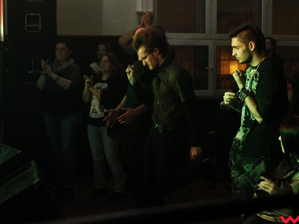 Licealna aula zadrżała w posadach na koncercie Closterkellera