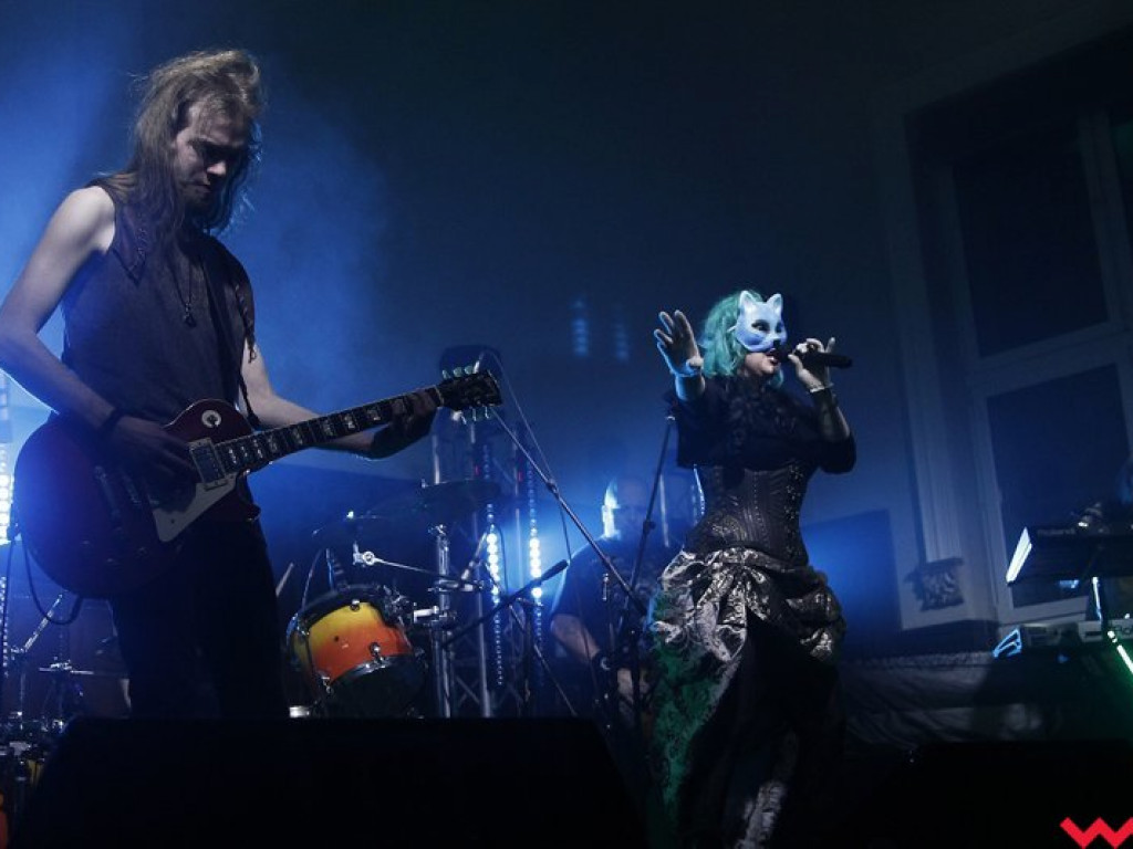 Licealna aula zadrżała w posadach na koncercie Closterkellera