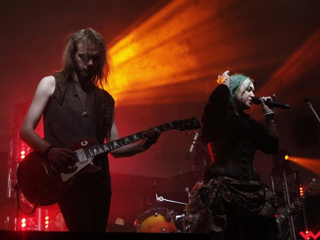 Licealna aula zadrżała w posadach na koncercie Closterkellera