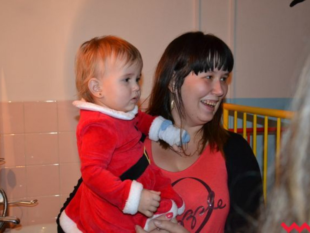 Święty Mikołaj rozdał prezenty na oddziale pediatrycznym wrzesińskiego szpitala