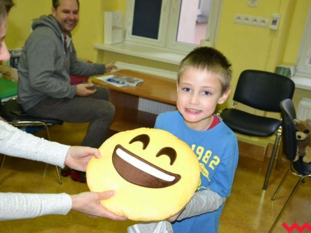 Święty Mikołaj rozdał prezenty na oddziale pediatrycznym wrzesińskiego szpitala