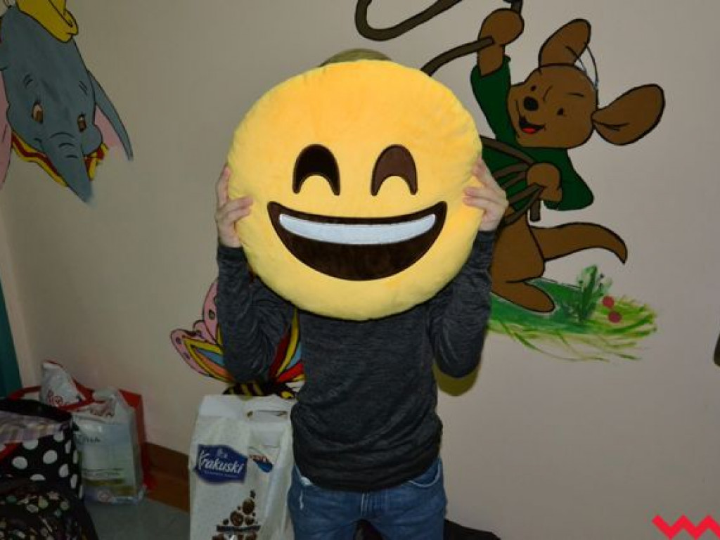 Święty Mikołaj rozdał prezenty na oddziale pediatrycznym wrzesińskiego szpitala