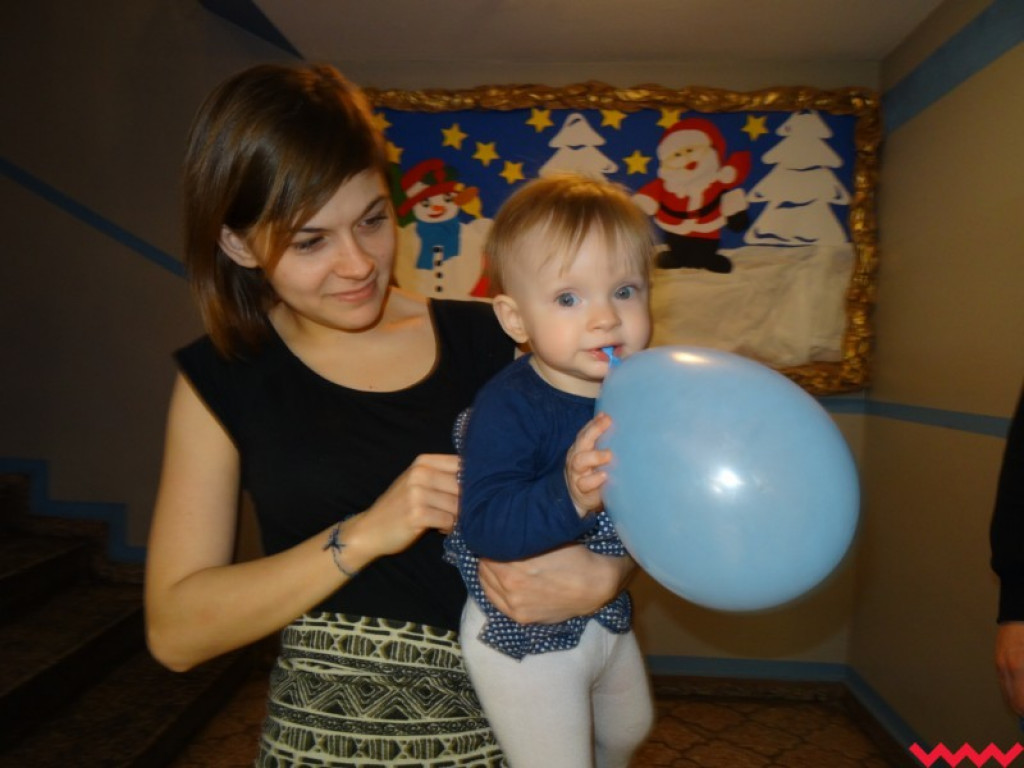 Wspólne ubieranie choinki. Było radośnie