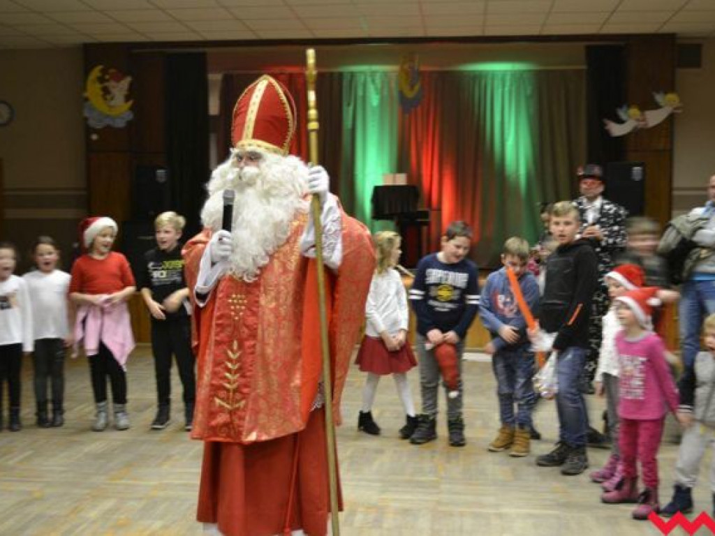 Impreza mikołajkowa dla dzieci. Był Mikołaj i dużo słodyczy