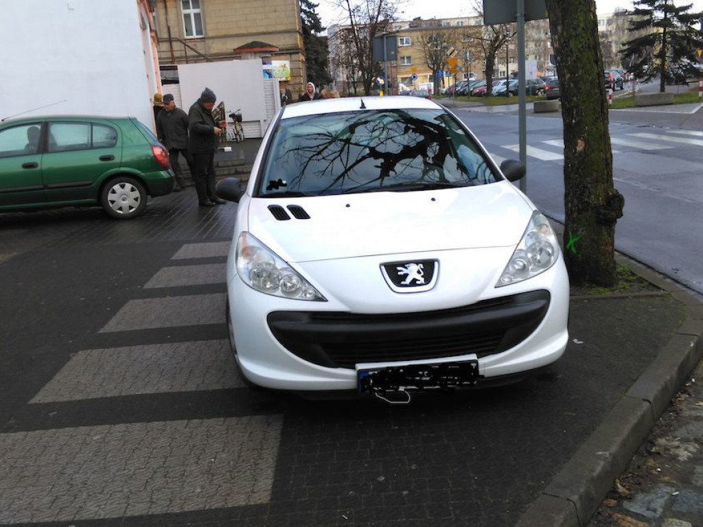 „Mistrzowie parkowania” nie dają o sobie zapomnieć
