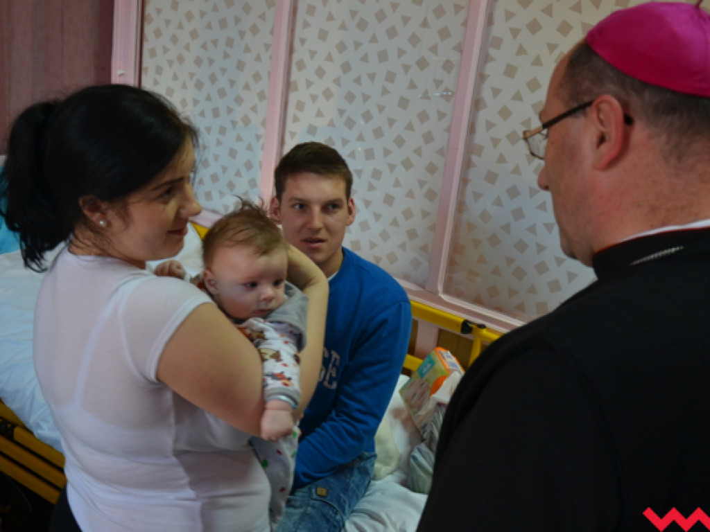 Chorych nawiedzać, strapionych pocieszać. Prymas Polski we wrzesińskim szpitalu