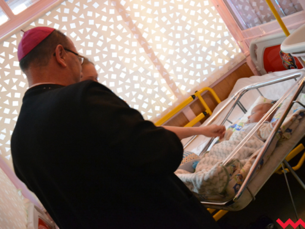 Chorych nawiedzać, strapionych pocieszać. Prymas Polski we wrzesińskim szpitalu