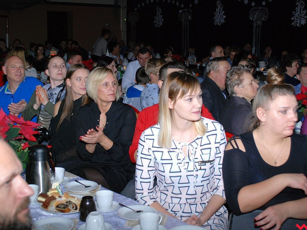 Jasełka i świąteczna atmosfera w szkole w Pietrzykowie