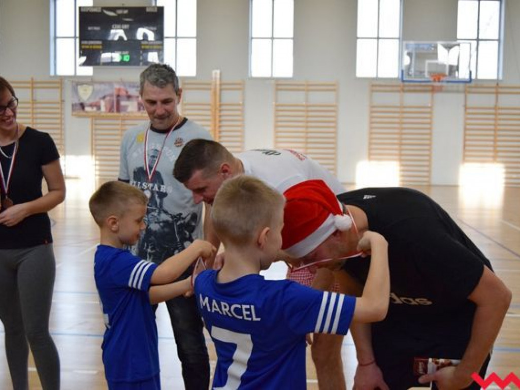 Mikołajkowy Turniej Piłki Nożnej. Nie zabrakło na nim gościa z Laponii
