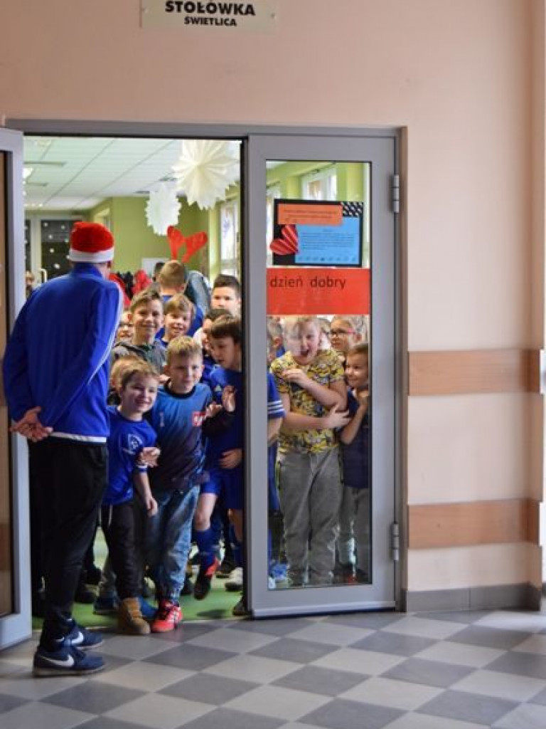 Mikołajkowy Turniej Piłki Nożnej. Nie zabrakło na nim gościa z Laponii