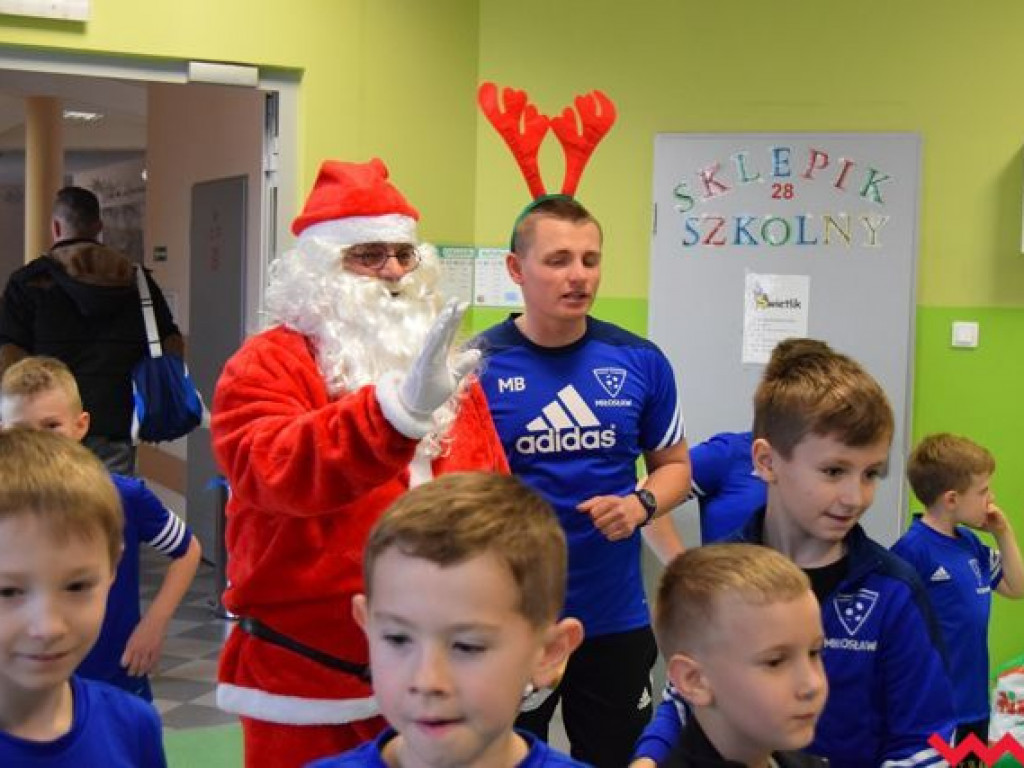 Mikołajkowy Turniej Piłki Nożnej. Nie zabrakło na nim gościa z Laponii