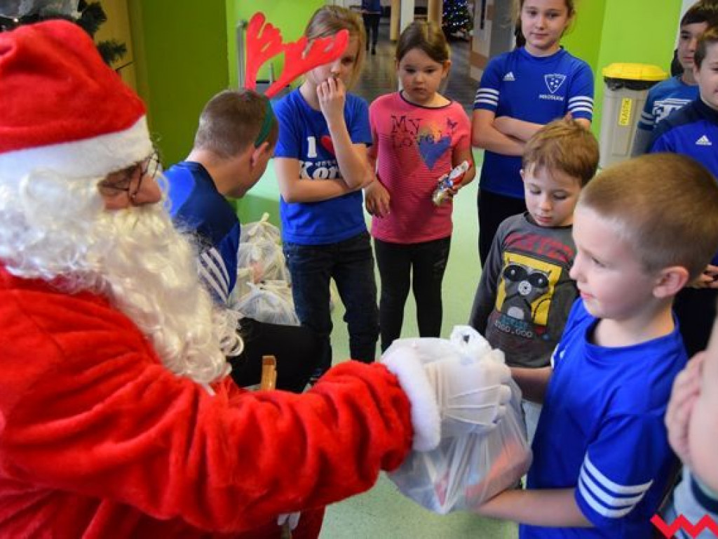 Mikołajkowy Turniej Piłki Nożnej. Nie zabrakło na nim gościa z Laponii