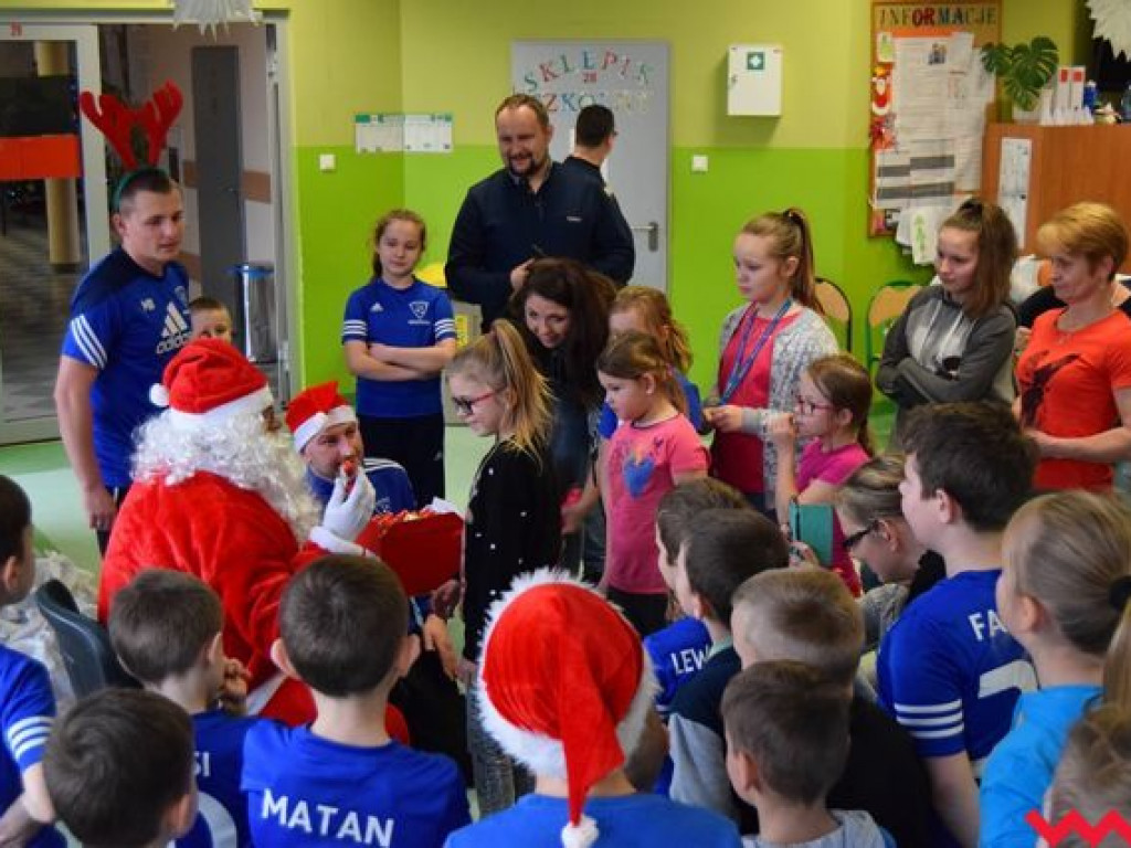 Mikołajkowy Turniej Piłki Nożnej. Nie zabrakło na nim gościa z Laponii