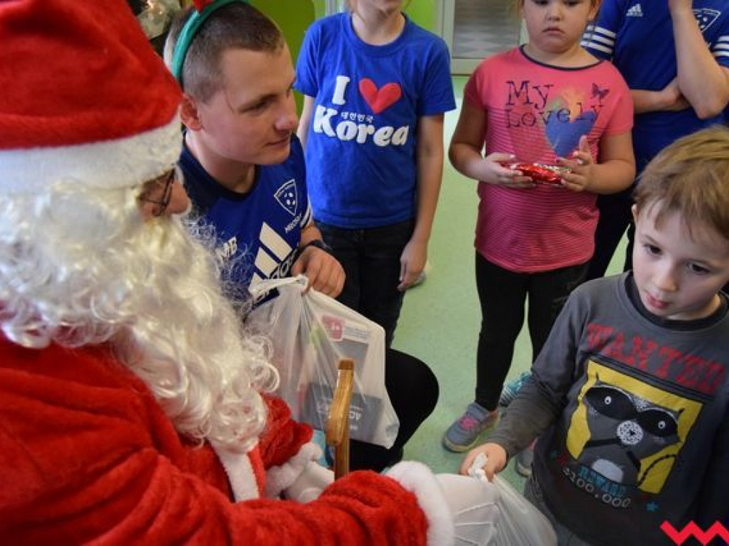 Mikołajkowy Turniej Piłki Nożnej. Nie zabrakło na nim gościa z Laponii