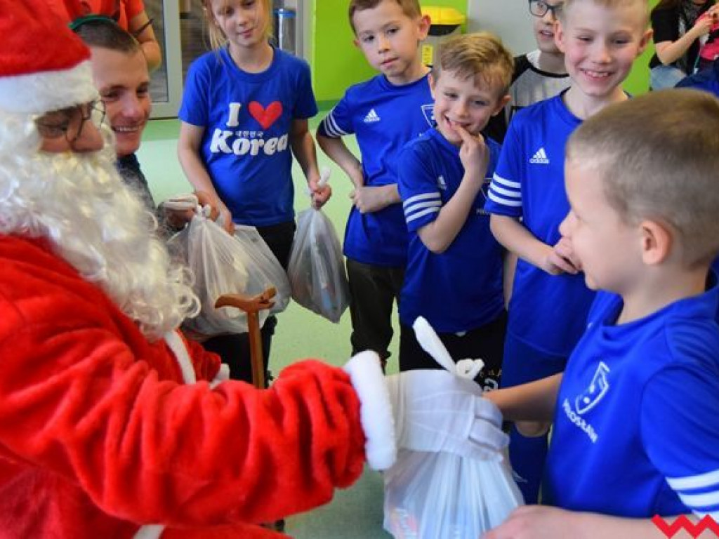 Mikołajkowy Turniej Piłki Nożnej. Nie zabrakło na nim gościa z Laponii