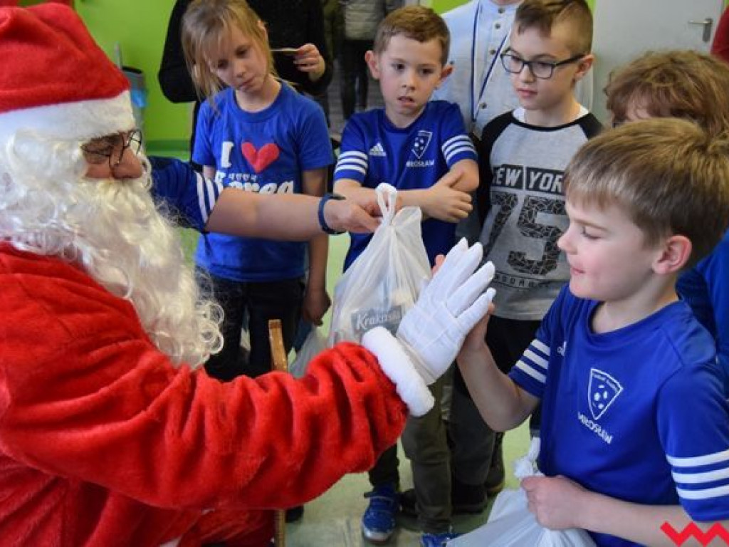 Mikołajkowy Turniej Piłki Nożnej. Nie zabrakło na nim gościa z Laponii