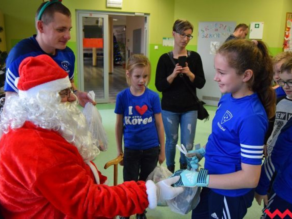 Mikołajkowy Turniej Piłki Nożnej. Nie zabrakło na nim gościa z Laponii