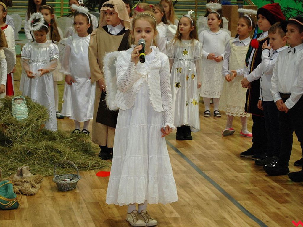 Bożonarodzeniowe  widowisko, czyli  jasełka w szkole