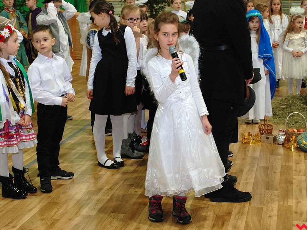 Bożonarodzeniowe  widowisko, czyli  jasełka w szkole