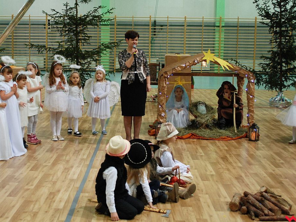 Tradycyjne jasełka bożonarodzeniowe w wykonaniu przedszkolaków