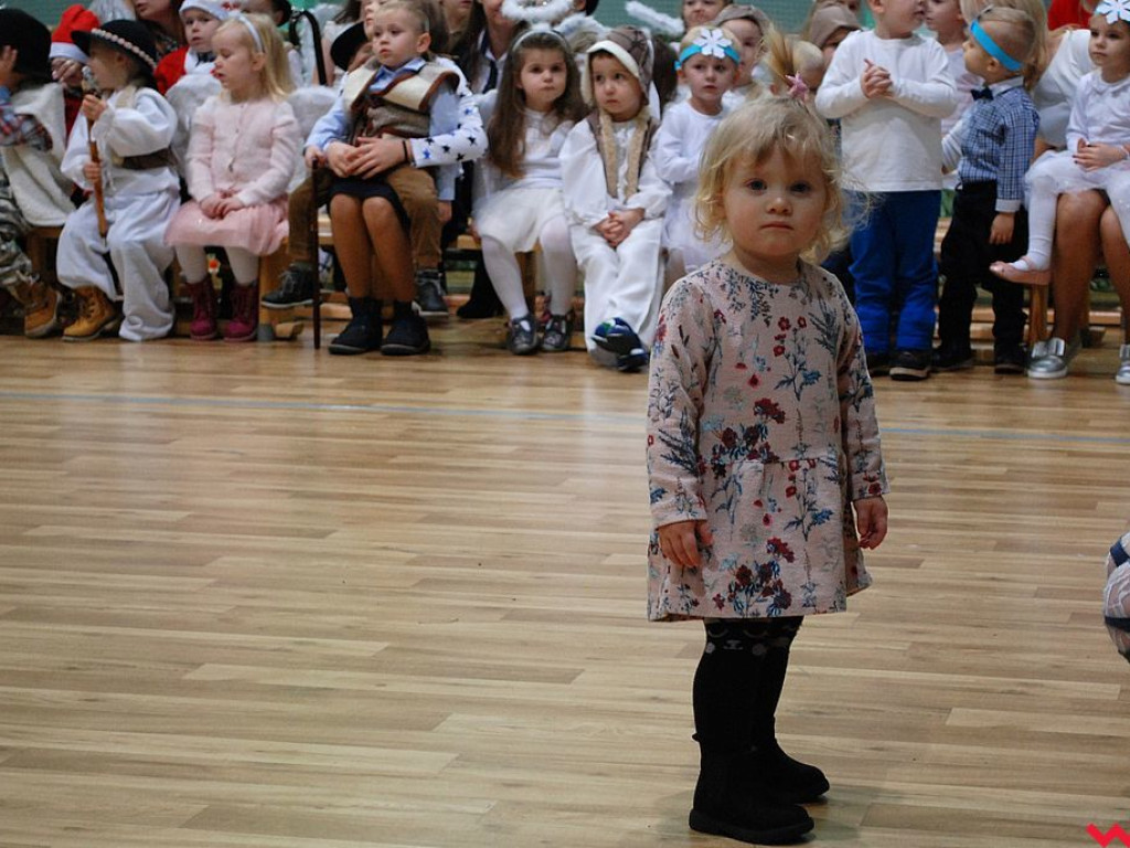 Tradycyjne jasełka bożonarodzeniowe w wykonaniu przedszkolaków