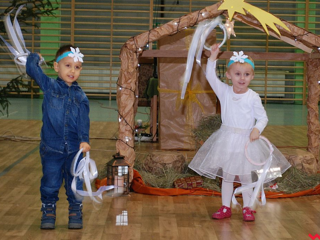 Tradycyjne jasełka bożonarodzeniowe w wykonaniu przedszkolaków