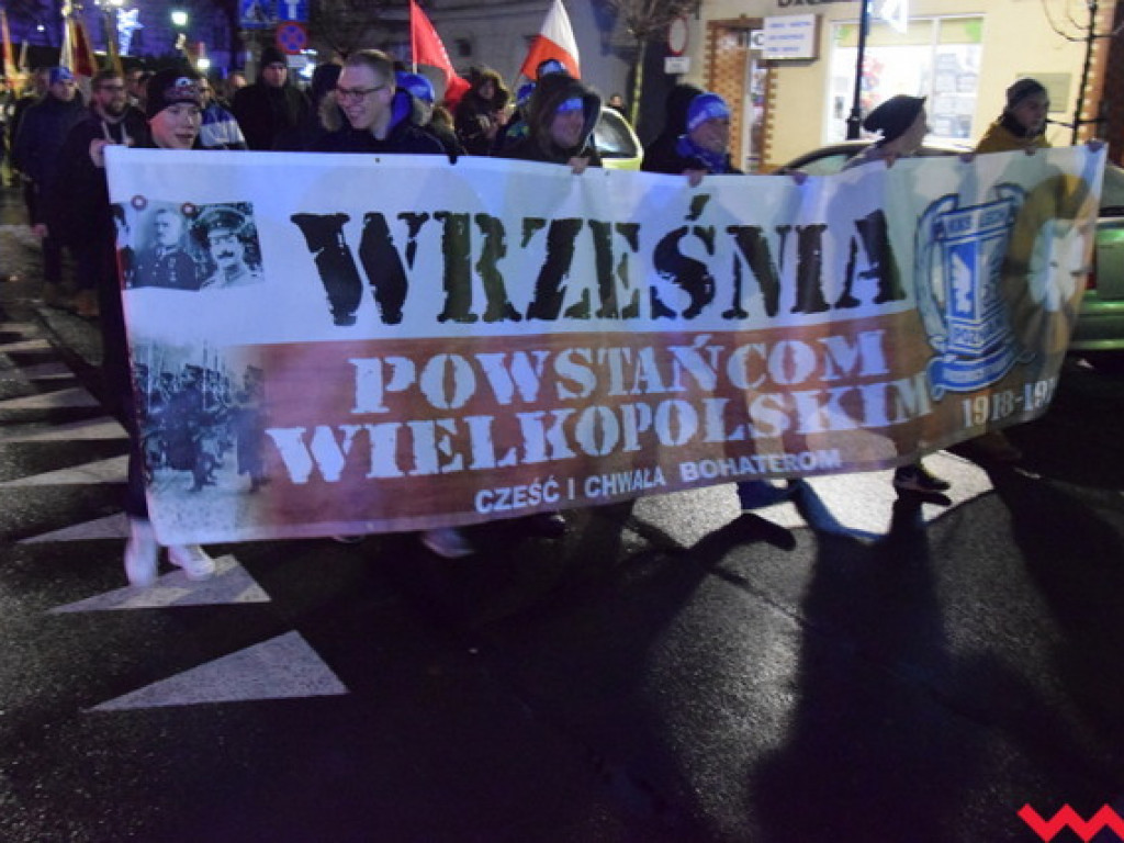 Obchody 99. rocznicy wybuchu powstania wielkopolskiego we Wrześni. Sporo wrześnian mimo padającego deszczu