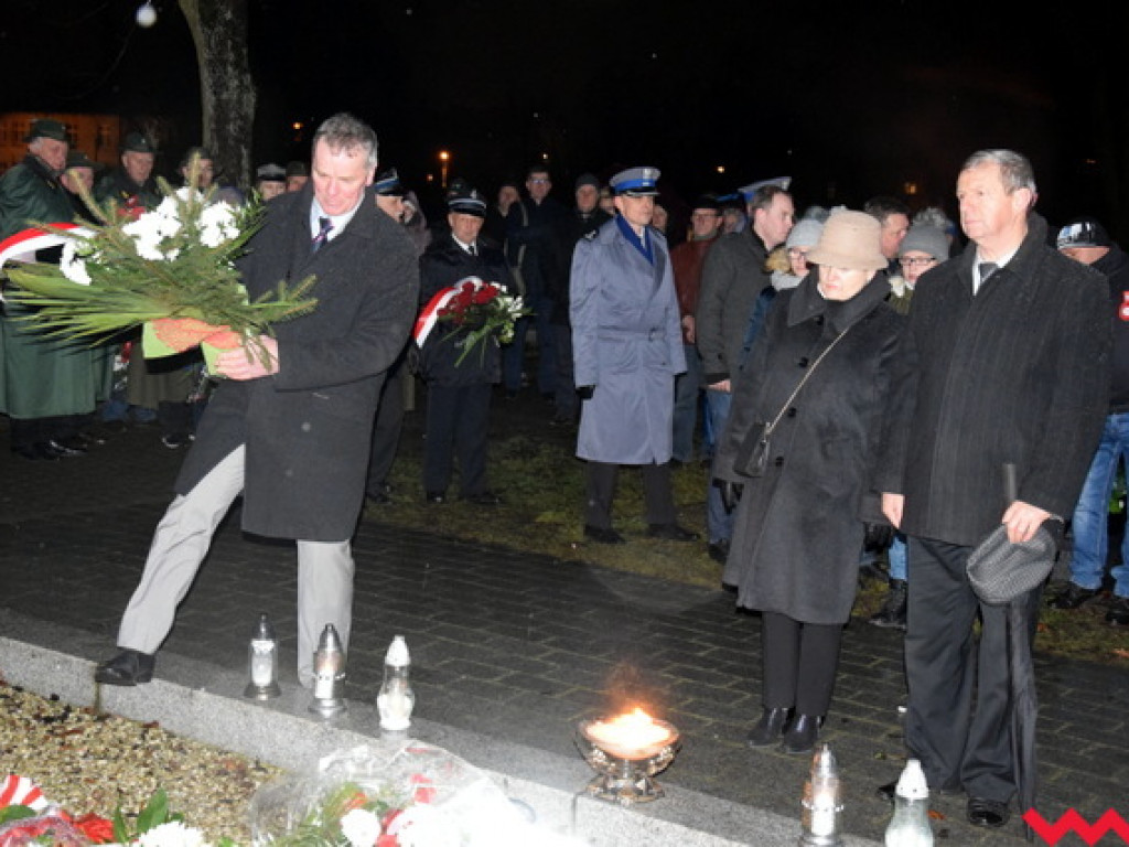 Obchody 99. rocznicy wybuchu powstania wielkopolskiego we Wrześni. Sporo wrześnian mimo padającego deszczu