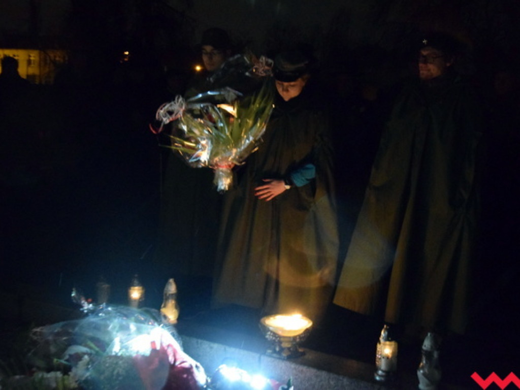 Obchody 99. rocznicy wybuchu powstania wielkopolskiego we Wrześni. Sporo wrześnian mimo padającego deszczu