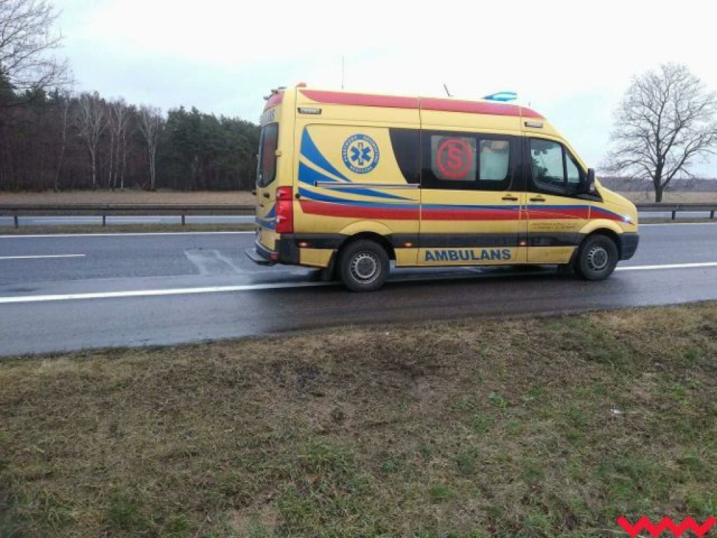 Zjechała z drogi i wjechała do rowu