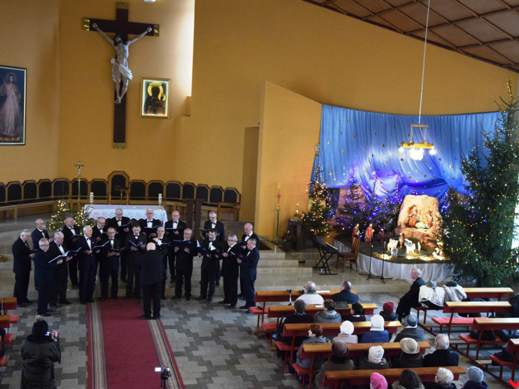 Wspólne kolędowanie. W orzechowskiej świątyni wystawiono też jasełka