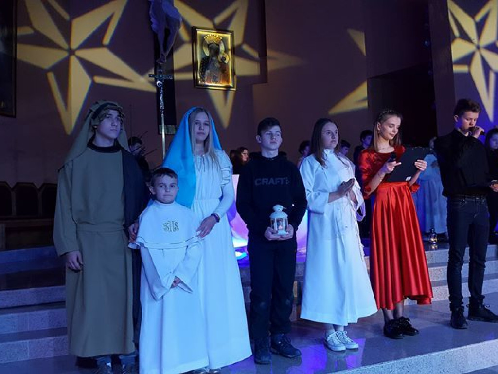 Wspólne kolędowanie. W orzechowskiej świątyni wystawiono też jasełka