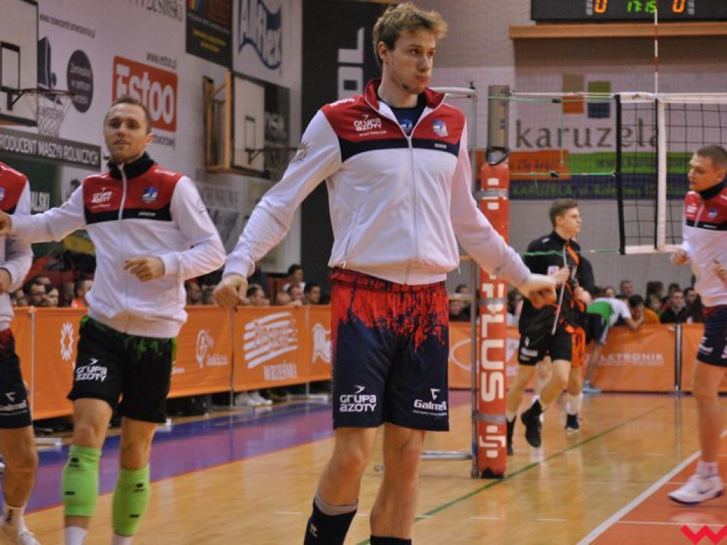 Marketingowe zwycięstwo i sportowa porażka. Pomarańczowi nie zawiedli swoich kibiców (galeria)