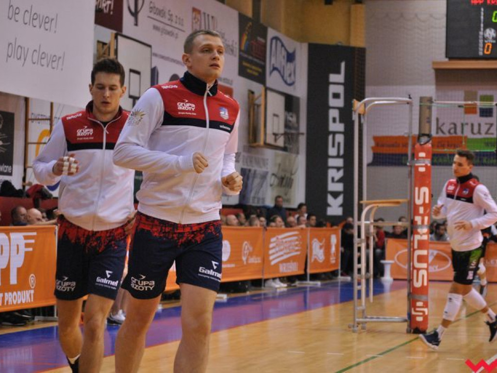 Marketingowe zwycięstwo i sportowa porażka. Pomarańczowi nie zawiedli swoich kibiców (galeria)