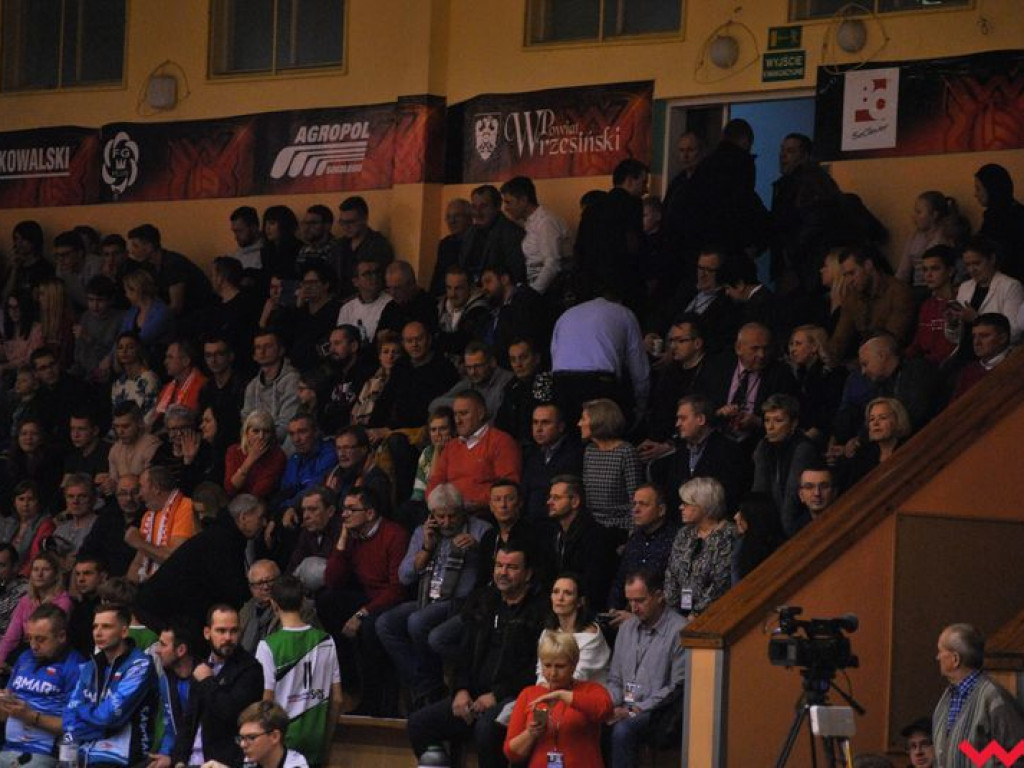 Marketingowe zwycięstwo i sportowa porażka. Pomarańczowi nie zawiedli swoich kibiców (galeria)