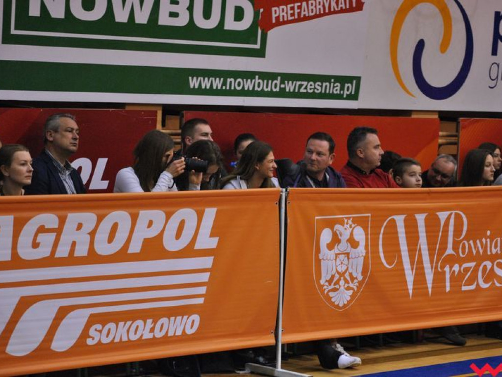 Marketingowe zwycięstwo i sportowa porażka. Pomarańczowi nie zawiedli swoich kibiców (galeria)