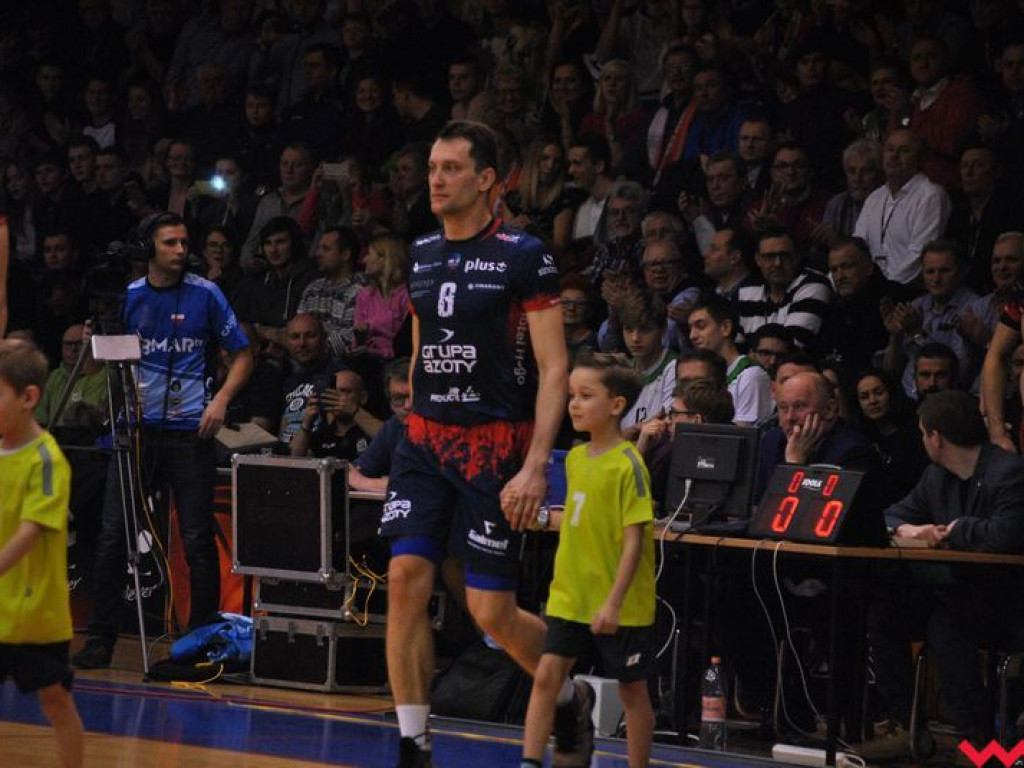 Marketingowe zwycięstwo i sportowa porażka. Pomarańczowi nie zawiedli swoich kibiców (galeria)
