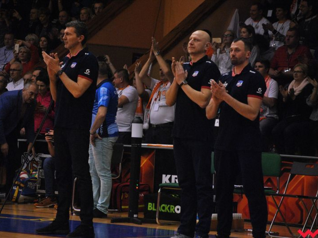 Marketingowe zwycięstwo i sportowa porażka. Pomarańczowi nie zawiedli swoich kibiców (galeria)