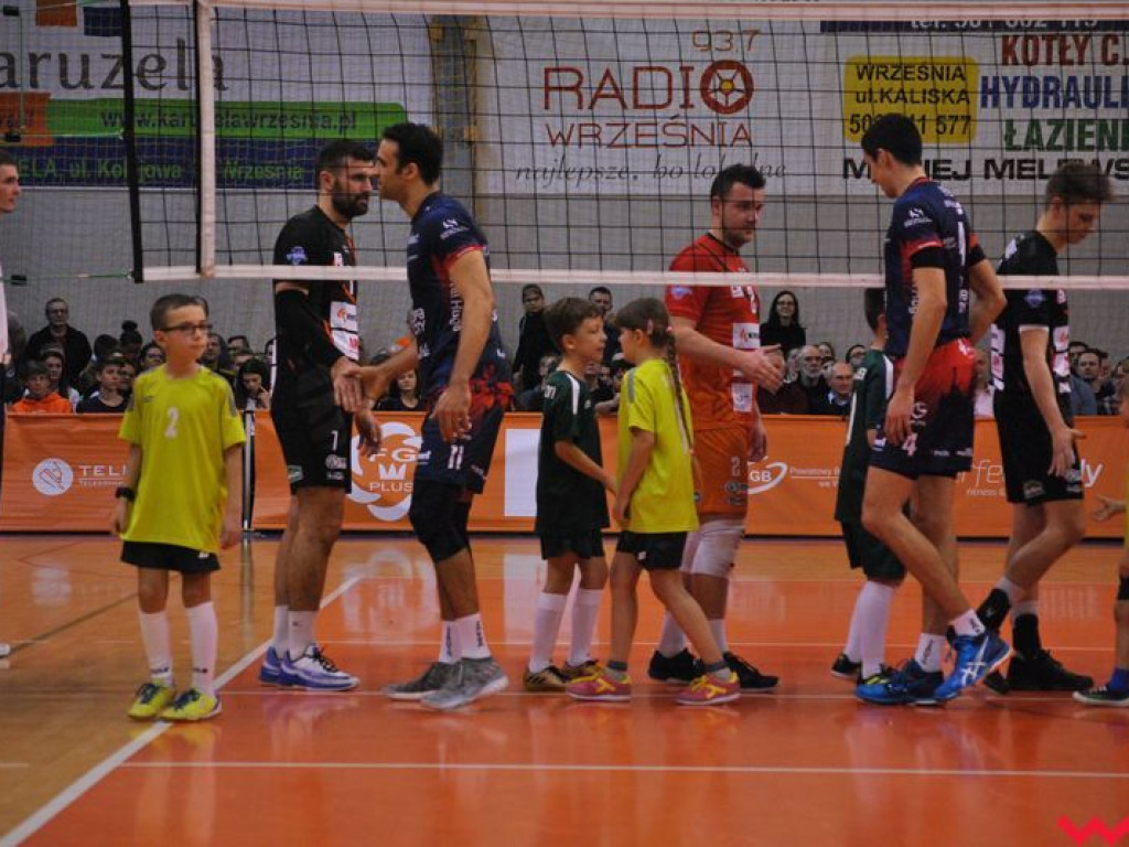 Marketingowe zwycięstwo i sportowa porażka. Pomarańczowi nie zawiedli swoich kibiców (galeria)