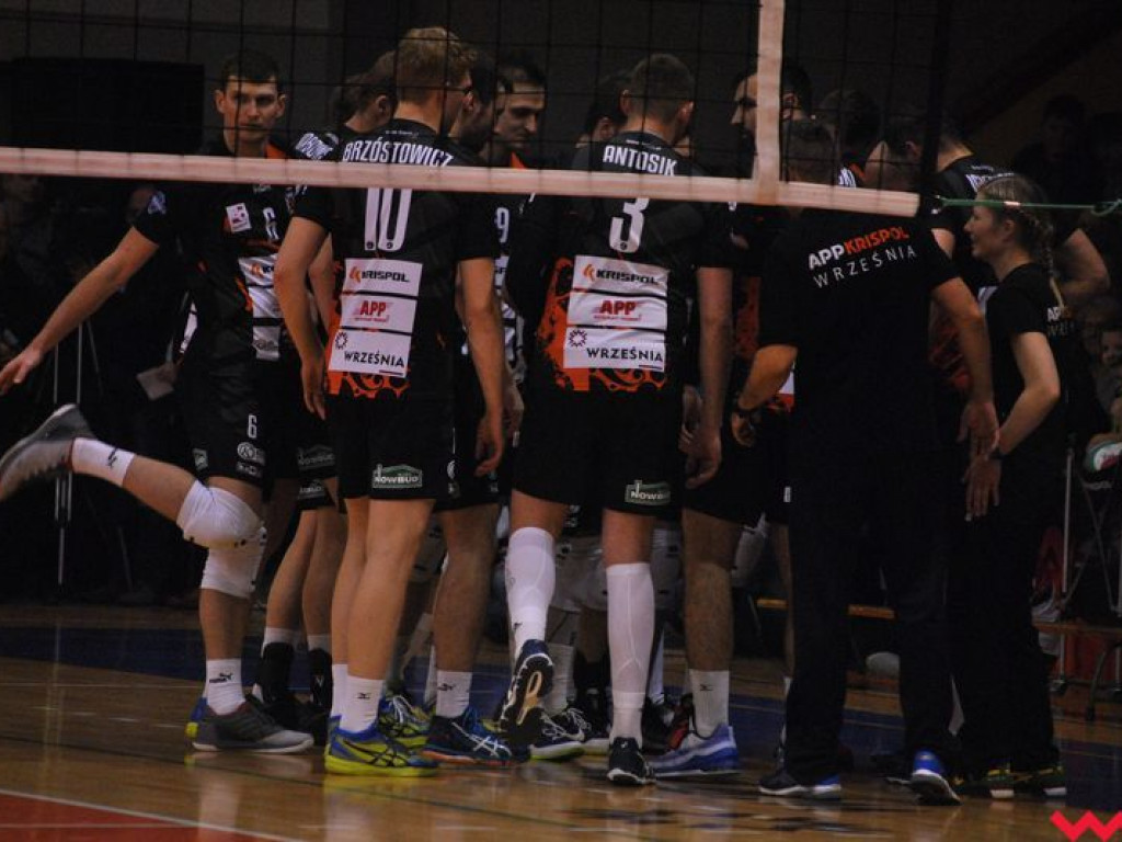 Marketingowe zwycięstwo i sportowa porażka. Pomarańczowi nie zawiedli swoich kibiców (galeria)