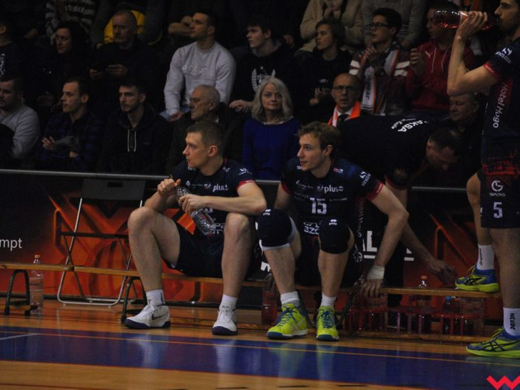 Marketingowe zwycięstwo i sportowa porażka. Pomarańczowi nie zawiedli swoich kibiców (galeria)