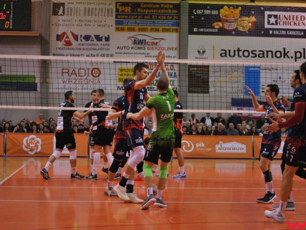 Marketingowe zwycięstwo i sportowa porażka. Pomarańczowi nie zawiedli swoich kibiców (galeria)